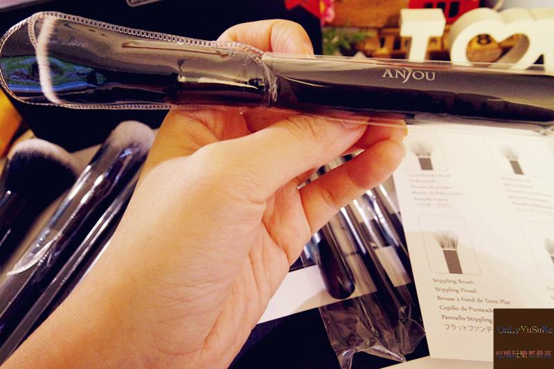 美妝分享【Anjou刷具組】打亮臉部底妝,眼妝,唇妝,彩妝刷具分享