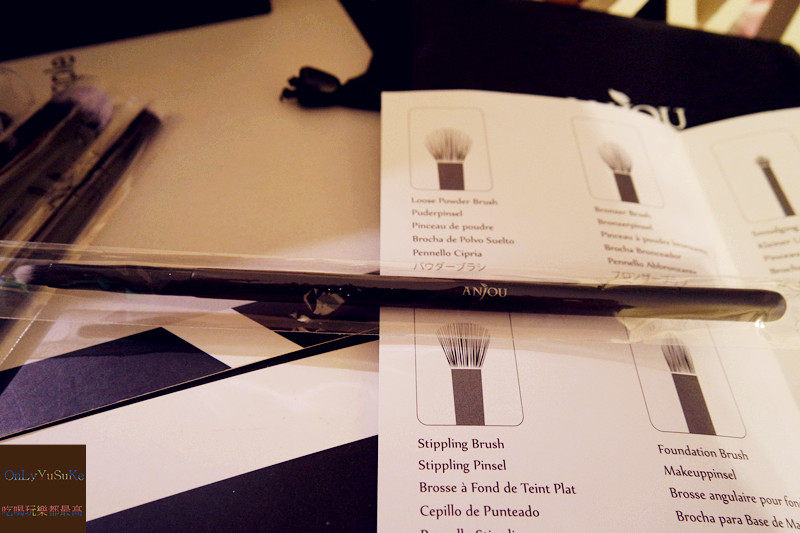 美妝分享【Anjou刷具組】打亮臉部底妝,眼妝,唇妝,彩妝刷具分享