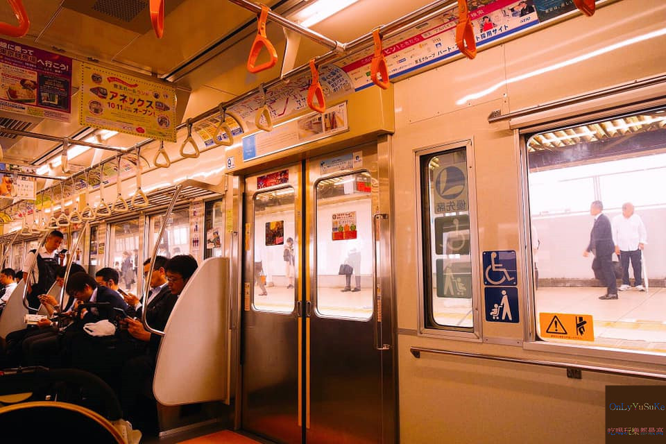 國外旅遊-搭乘京王電鐵前往【東京三麗鷗彩虹樂園】是快速又方便的交通方式