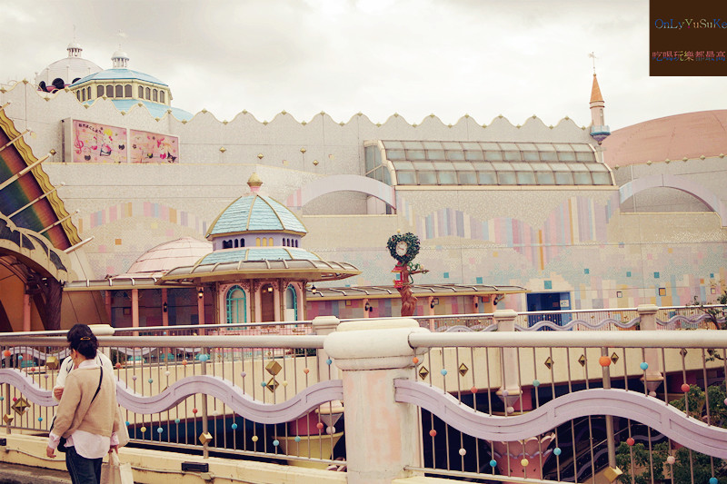 國外旅遊-【東京三麗鷗彩虹樂園】讓大人也玩到走不出來,蛋黃哥大機台互動實在好有趣