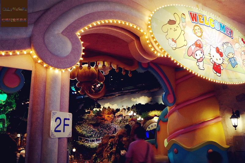 國外旅遊-【東京三麗鷗彩虹樂園】讓大人也玩到走不出來,蛋黃哥大機台互動實在好有趣