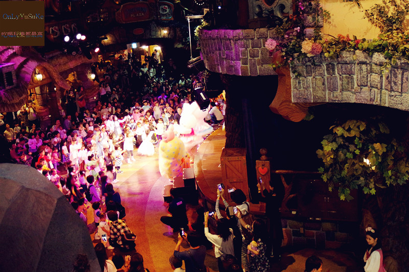 國外旅遊-【東京三麗鷗彩虹樂園】讓大人也玩到走不出來,蛋黃哥大機台互動實在好有趣