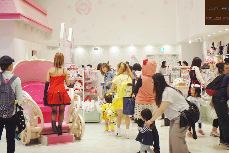 國外旅遊-【東京三麗鷗彩虹樂園】讓大人也玩到走不出來,蛋黃哥大機台互動實在好有趣