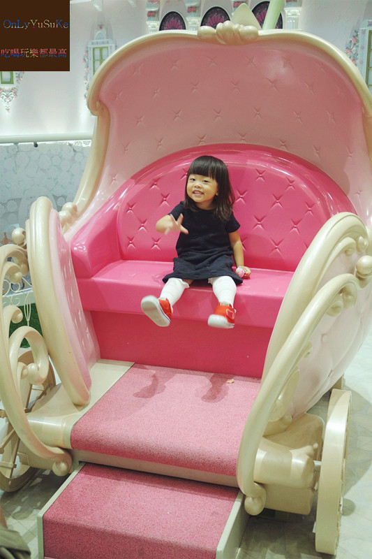 國外旅遊-【東京三麗鷗彩虹樂園】讓大人也玩到走不出來,蛋黃哥大機台互動實在好有趣