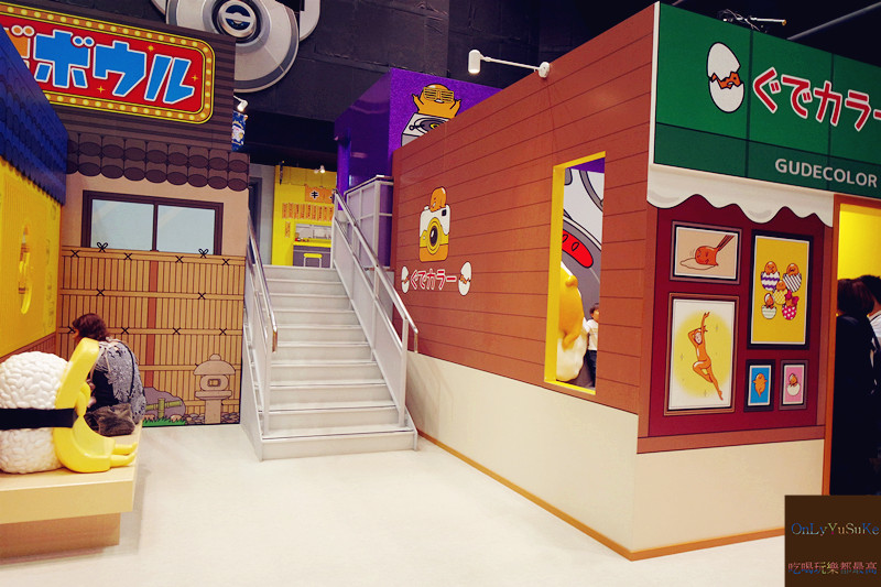 國外旅遊-【東京三麗鷗彩虹樂園】讓大人也玩到走不出來,蛋黃哥大機台互動實在好有趣