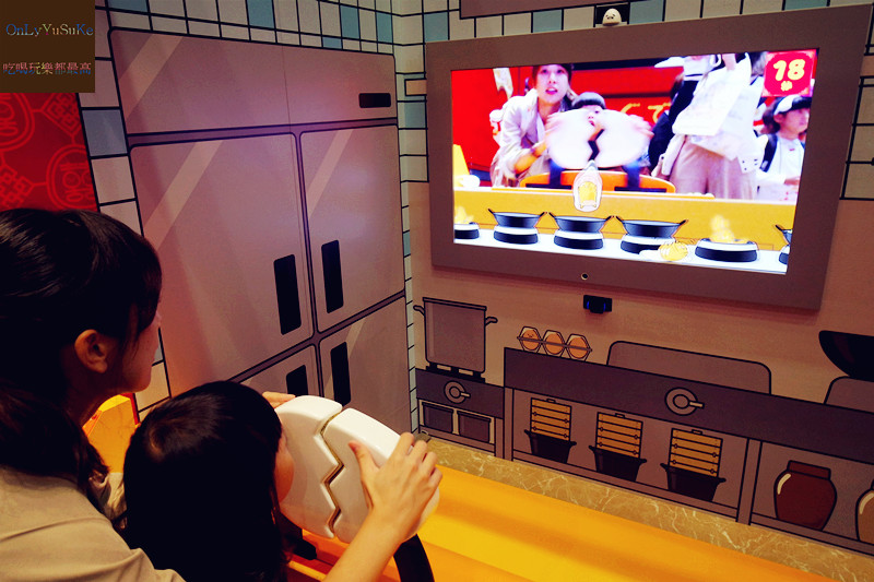 國外旅遊-【東京三麗鷗彩虹樂園】讓大人也玩到走不出來,蛋黃哥大機台互動實在好有趣