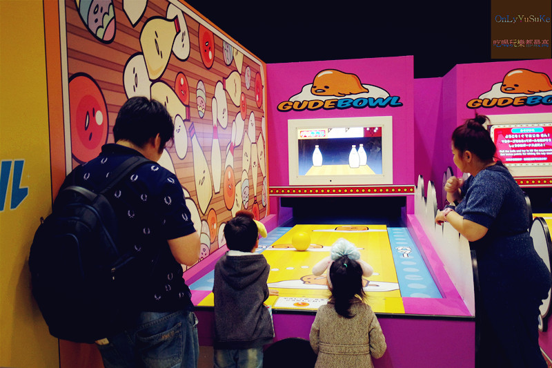 國外旅遊-【東京三麗鷗彩虹樂園】讓大人也玩到走不出來,蛋黃哥大機台互動實在好有趣