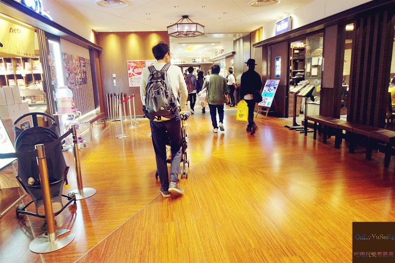 國外旅遊-【東京三麗鷗彩虹樂園】讓大人也玩到走不出來,蛋黃哥大機台互動實在好有趣