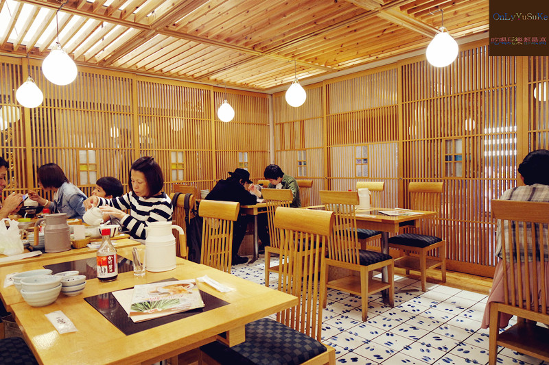 國外旅遊-【東京三麗鷗彩虹樂園】讓大人也玩到走不出來,蛋黃哥大機台互動實在好有趣