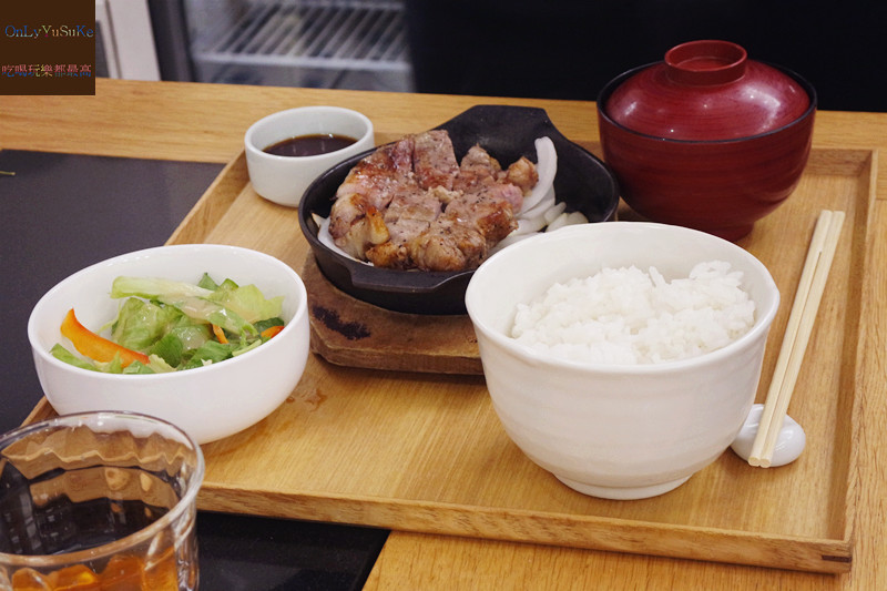 國外旅遊-【東京三麗鷗彩虹樂園】讓大人也玩到走不出來,蛋黃哥大機台互動實在好有趣