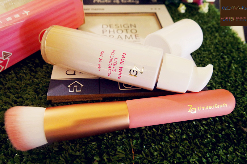 美妝分享【Za美白聚光粉底精華】創新亮白保養底妝限量送粉底刷