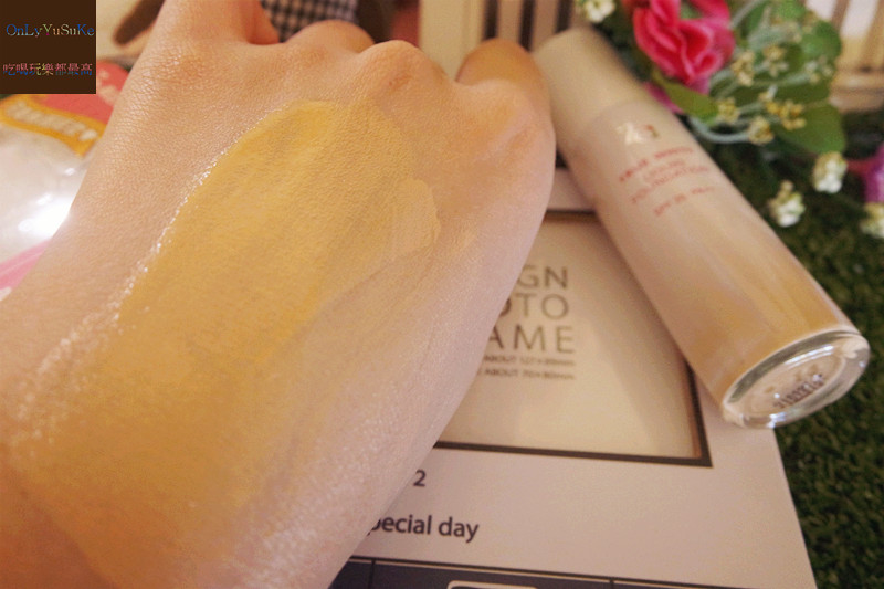 美妝分享【Za美白聚光粉底精華】創新亮白保養底妝限量送粉底刷