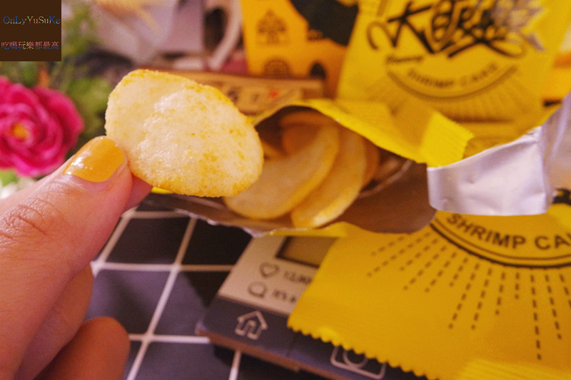 FoOd宅配美食【大眼蝦鹹蛋黃蝦餅】口口酥脆讓我停不下手的鹹蛋黃蝦餅,禮盒,零食