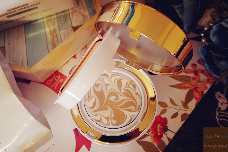 美妝分享【AGE20' s 瓷透肌聚焦爆水粉餅】韓國最新爆水精華液粉餅,修飾膚色再加遮瑕光澤一次給你