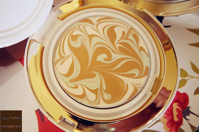 美妝分享【AGE20' s 瓷透肌聚焦爆水粉餅】韓國最新爆水精華液粉餅,修飾膚色再加遮瑕光澤一次給你