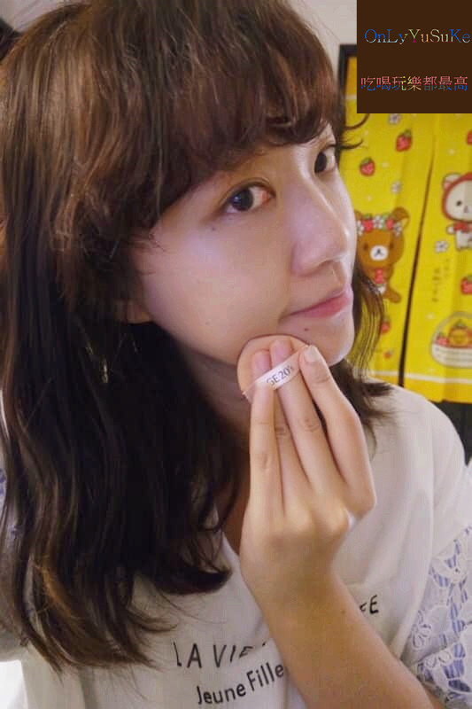 美妝分享【AGE20' s 瓷透肌聚焦爆水粉餅】韓國最新爆水精華液粉餅,修飾膚色再加遮瑕光澤一次給你