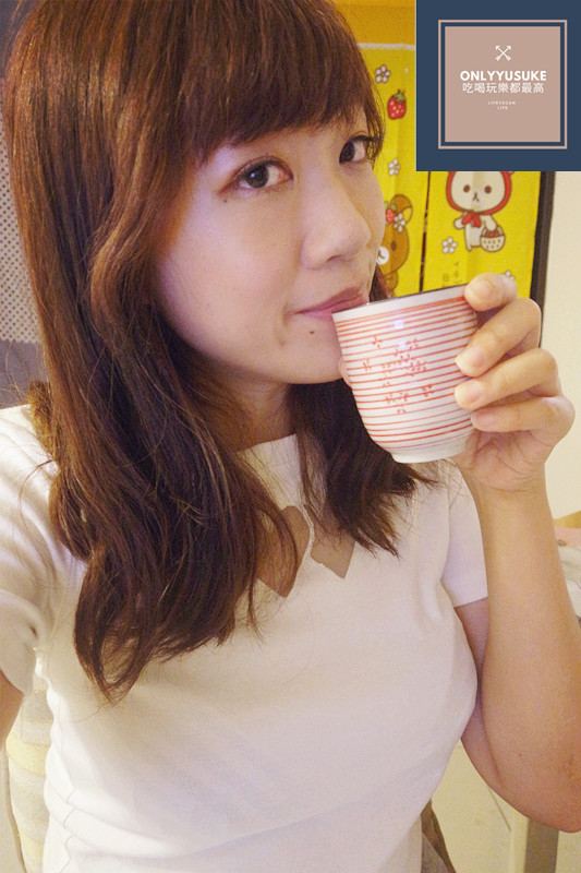 嚴選草本成分製成玫瑰錠搭配溫水食用