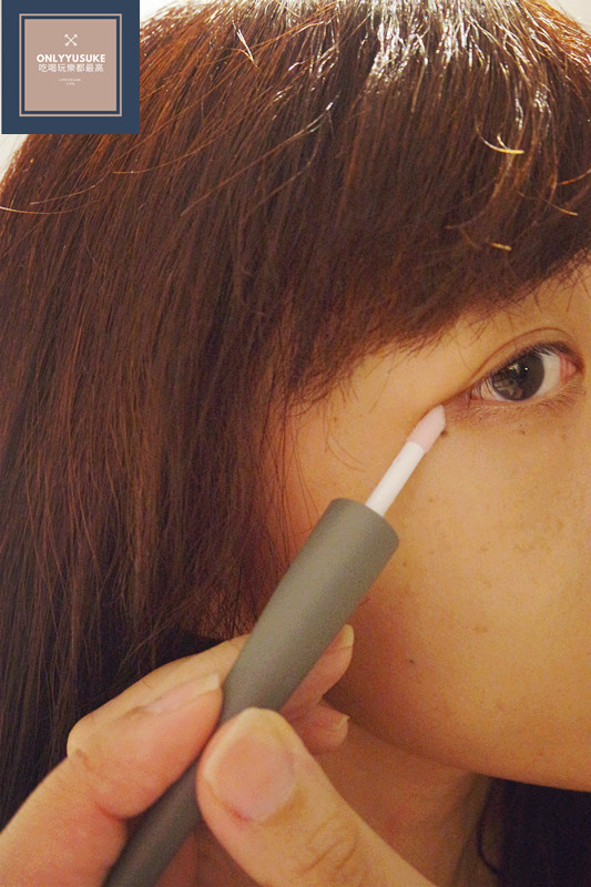 絕世翹麗美容精華液可以塗抹在眼周肌膚