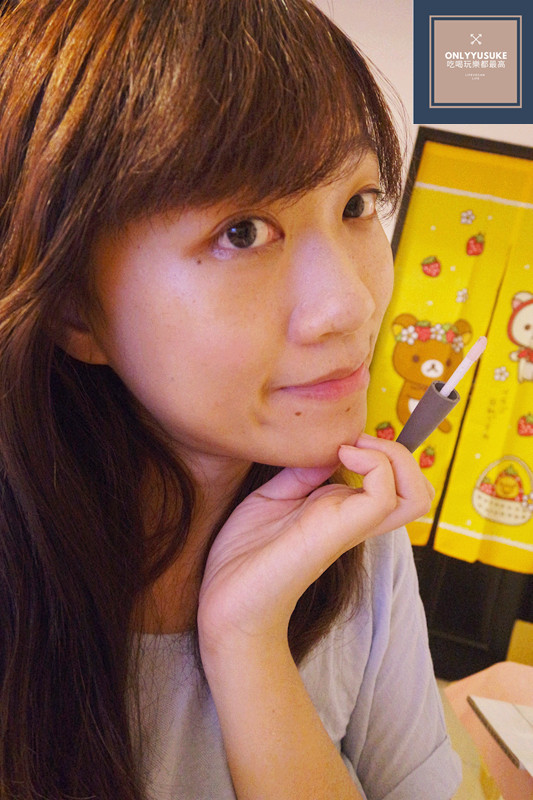 絕世翹麗美容液是睫毛和眉毛都能使用的保養