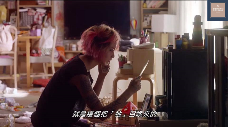 真琴發現招喚牠的是一個被拿來信奉的神符