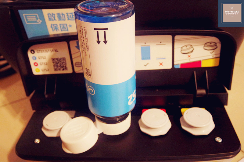 將墨水瓶對準墨罐噴嘴