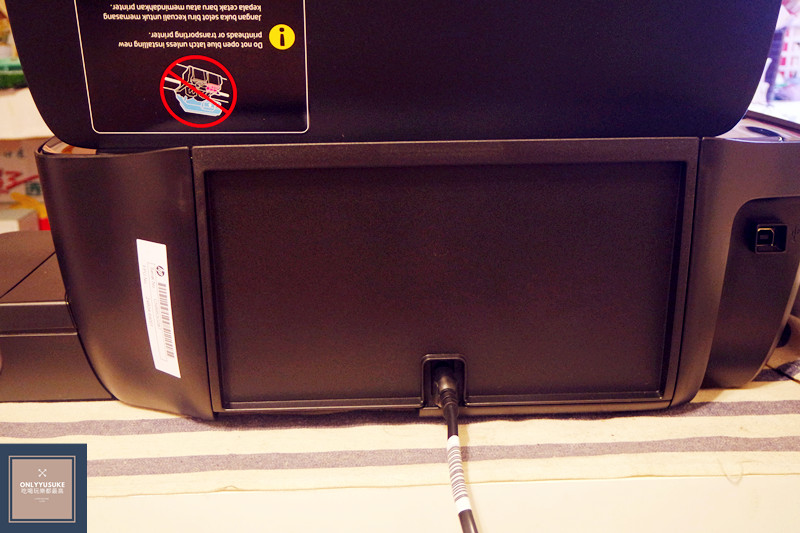 主機身安裝後就可以插上電源線