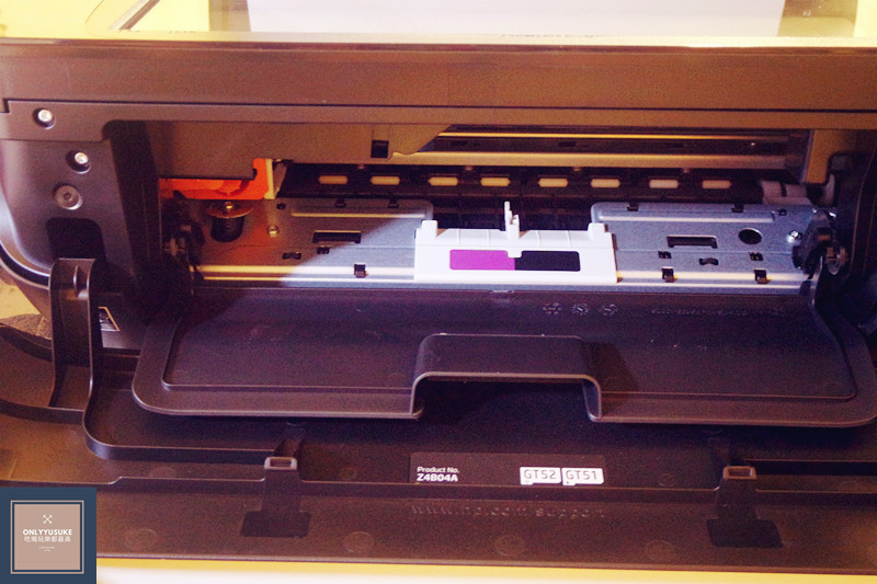 將列印滑動架移到中央位置,按電源鍵滑動架就會自行移動