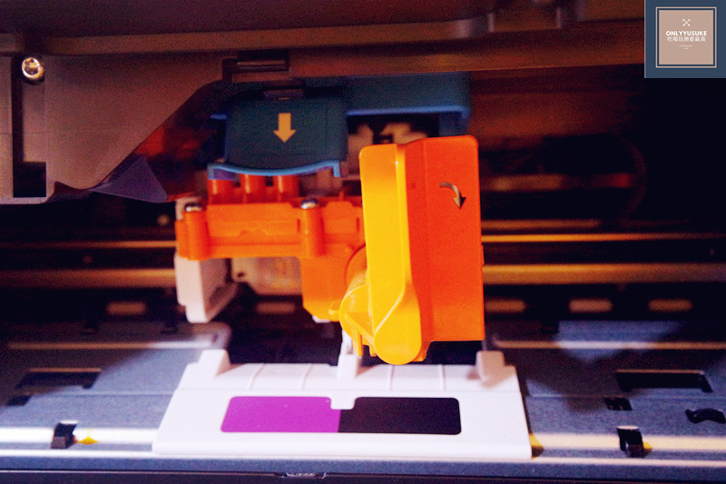 一樣順著箭頭下壓下去