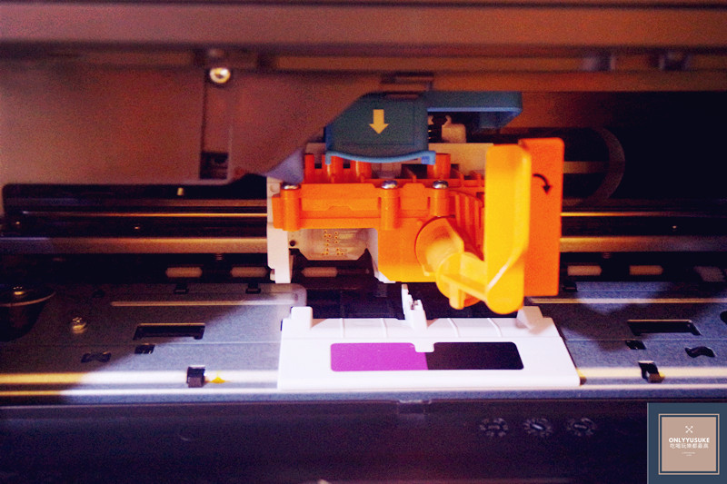 卡榫已經往上彈就是已經打開