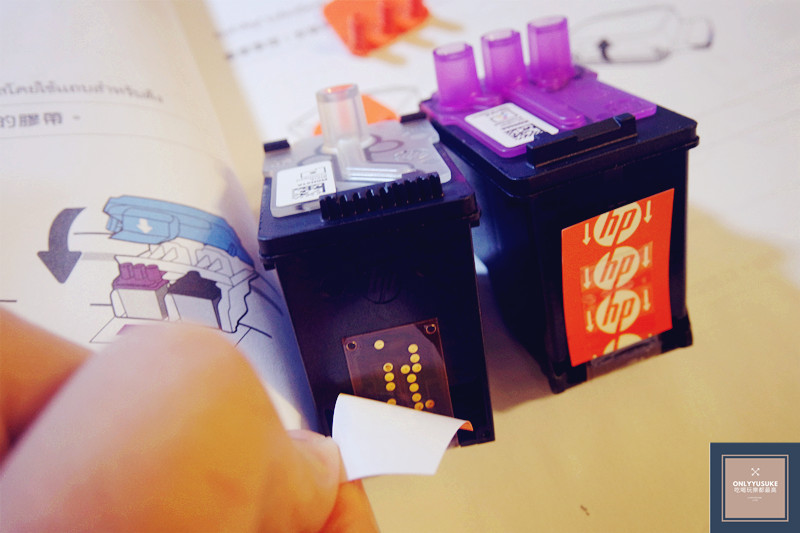 撕下貼在觸點上的膠帶