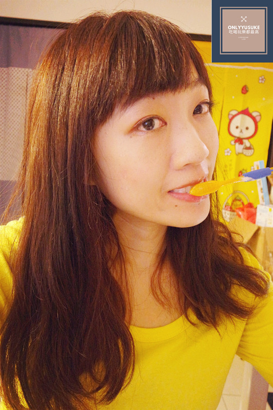 照著一般刷牙的方式刷牙