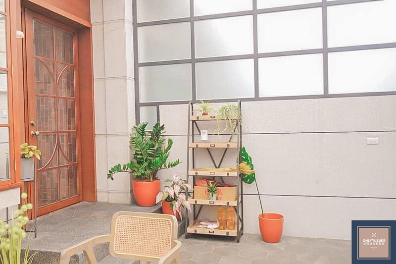 一進來咖啡廳門口前就有很好拍照的地方