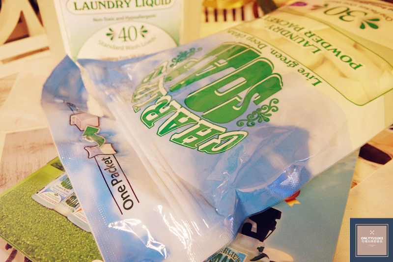 查理肥皂隨手包袋身裡面有很多包