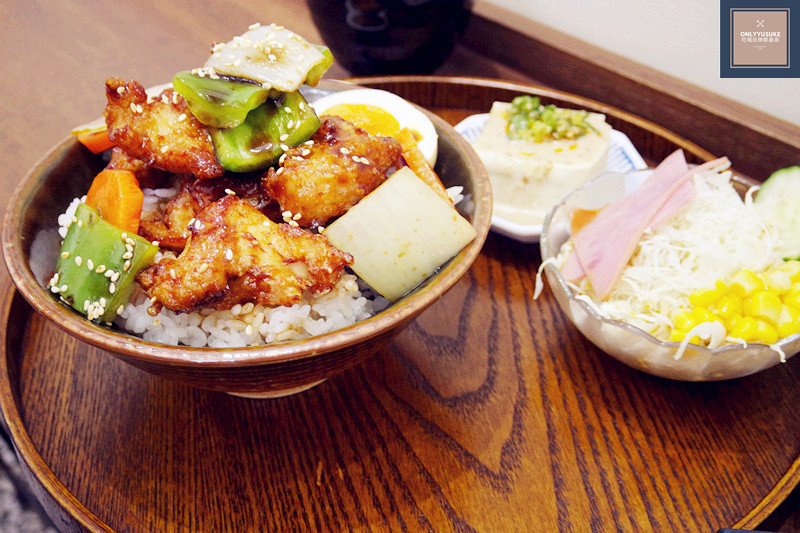 FoOd台中咖哩飯【百福咖哩】文青風的美味咖哩,必吃日式炸竹輪,咖哩飯推薦,定食,想吃家常咖哩這邊請