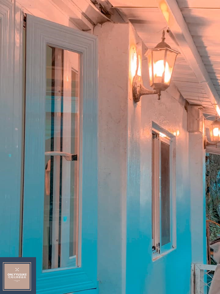 國內旅遊【啾啾咖啡】超美海景咖啡,景觀餐廳推薦,超美外木山咖啡廳越夜越美,陰天也有另種嚴峻美,原外木山喝咖啡