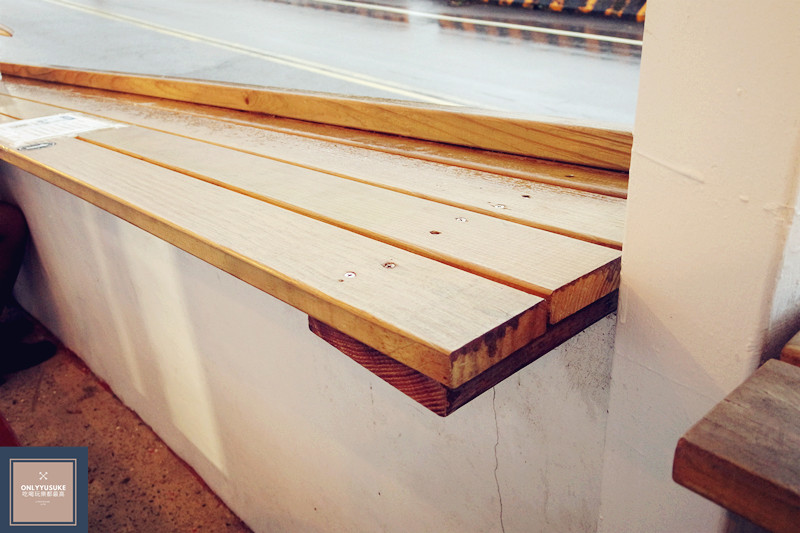 國內旅遊【啾啾咖啡】超美海景咖啡,景觀餐廳推薦,超美外木山咖啡廳越夜越美,陰天也有另種嚴峻美,原外木山喝咖啡