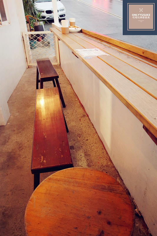 國內旅遊【啾啾咖啡】超美海景咖啡,景觀餐廳推薦,超美外木山咖啡廳越夜越美,陰天也有另種嚴峻美,原外木山喝咖啡