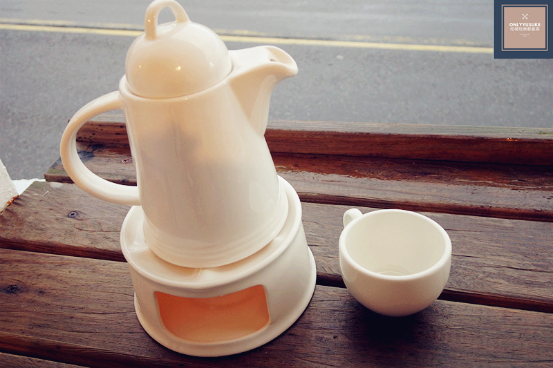 國內旅遊【啾啾咖啡】超美海景咖啡,景觀餐廳推薦,超美外木山咖啡廳越夜越美,陰天也有另種嚴峻美,原外木山喝咖啡