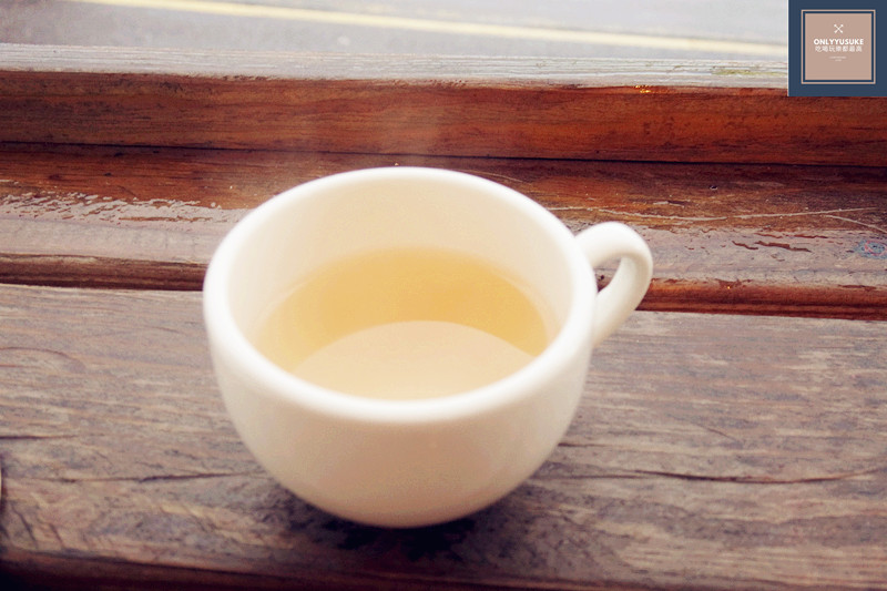 國內旅遊【啾啾咖啡】超美海景咖啡,景觀餐廳推薦,超美外木山咖啡廳越夜越美,陰天也有另種嚴峻美,原外木山喝咖啡