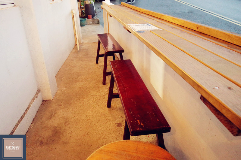 國內旅遊【啾啾咖啡】超美海景咖啡,景觀餐廳推薦,超美外木山咖啡廳越夜越美,陰天也有另種嚴峻美,原外木山喝咖啡