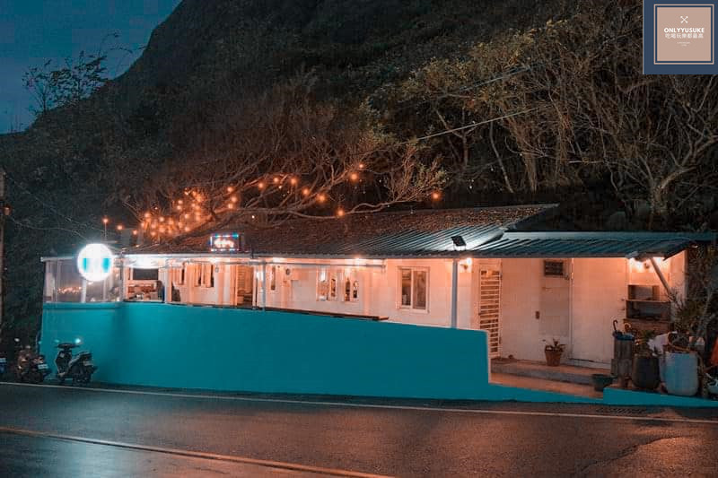 國內旅遊【啾啾咖啡】超美海景咖啡,景觀餐廳推薦,超美外木山咖啡廳越夜越美,陰天也有另種嚴峻美,原外木山喝咖啡