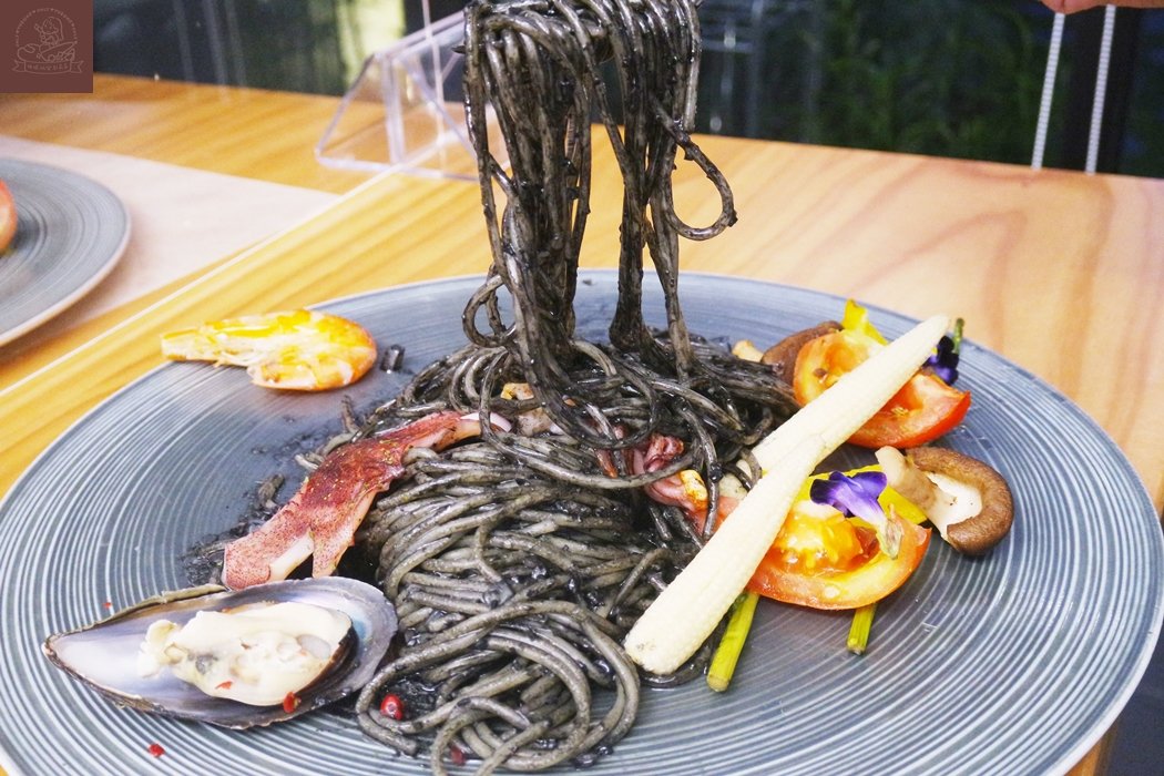 墨魚醬海鮮中卷義大利麵