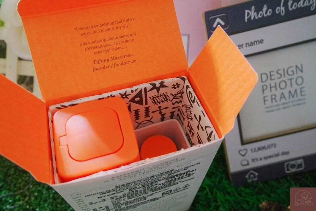 醉象 維他命 C 活膚日間精華打開盒身
