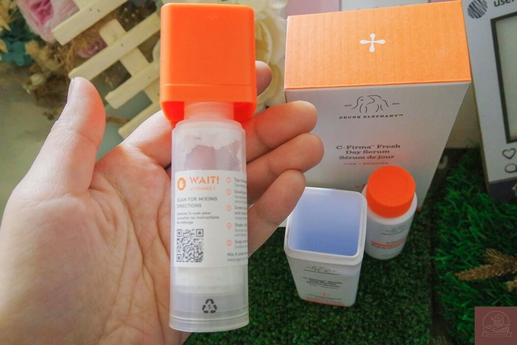 這瓶是裝有 15%維他命 C 粉末的瓶身