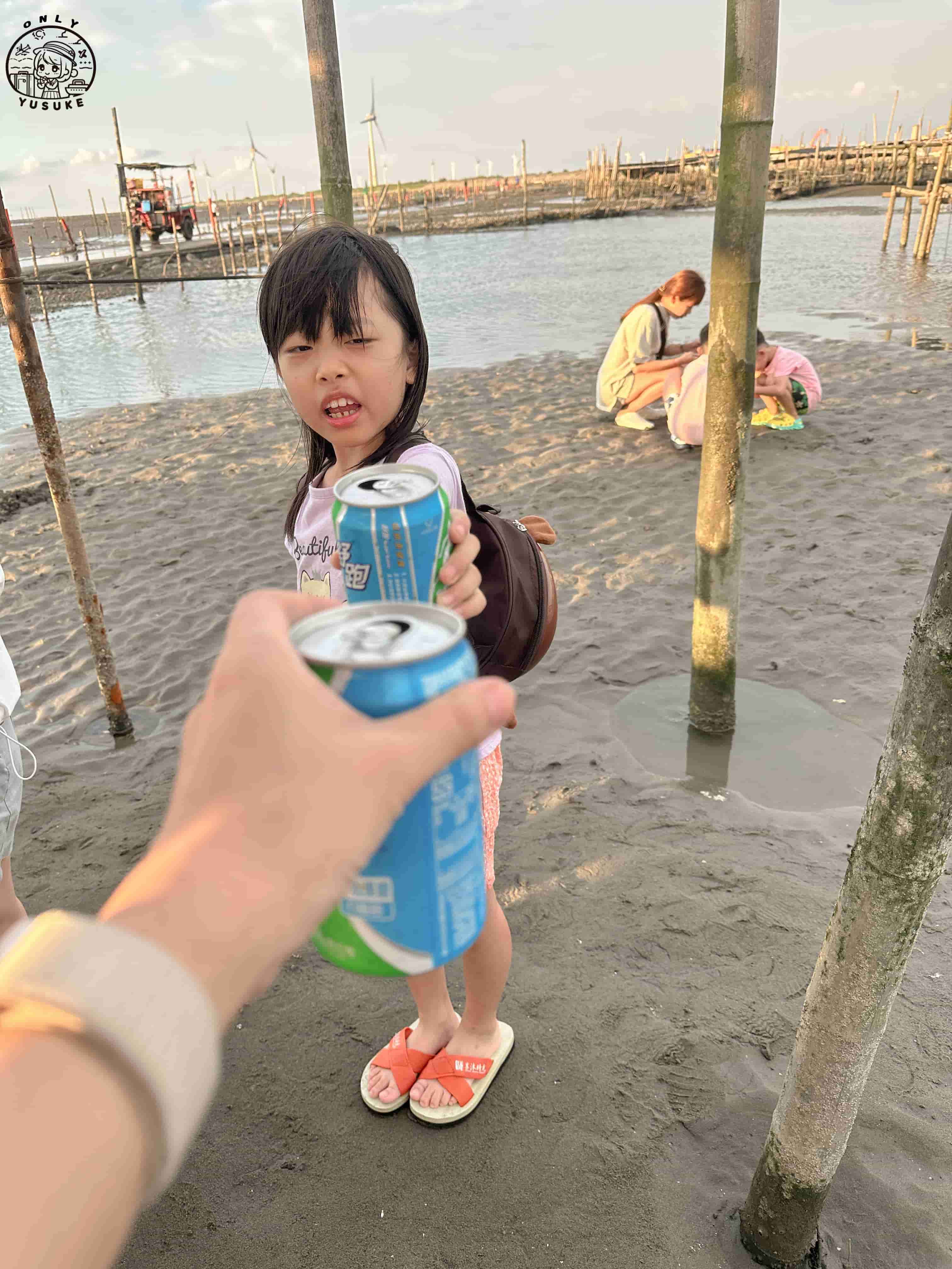 王功ㄚ瑋採蚵車